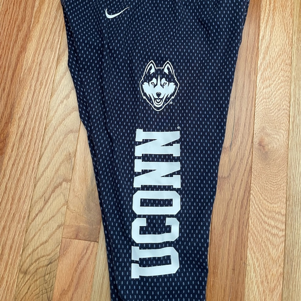 Womens L Nike UCONN leggings- navy blue